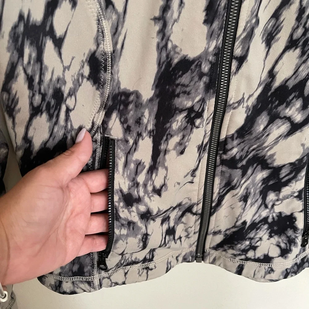 lululemon athletica Black and White Jacket - Picture 11 of 13